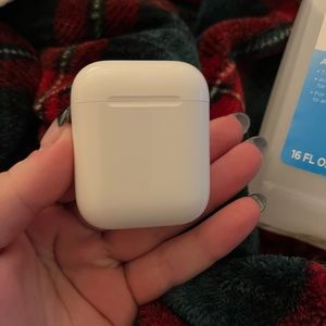 Airpods in mint condition, these have beem barley used